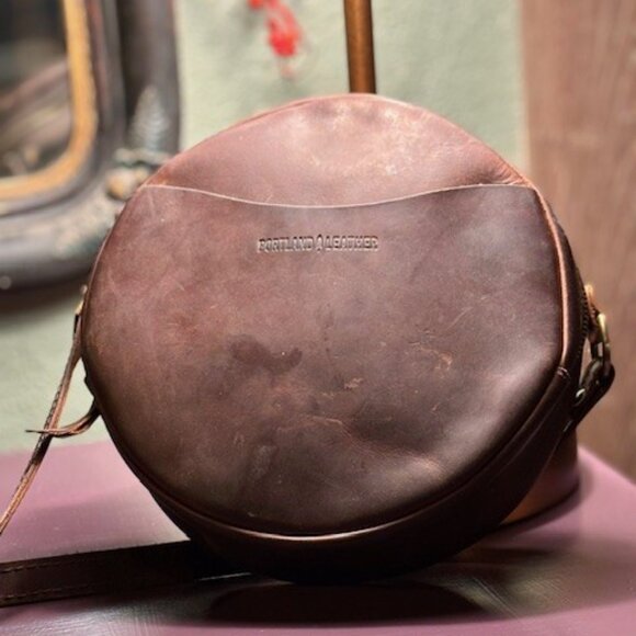 Portland Leather Circle Crossbody ~ in Large Version (9 inches) - Picture 2 of 9